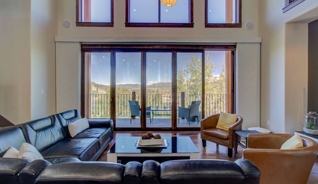 Luxury Townhome~Downtown Views~Private Hot Tub
