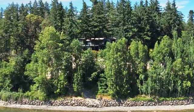 Luxury Waterfront Estate with Private Beach in Poulsbo