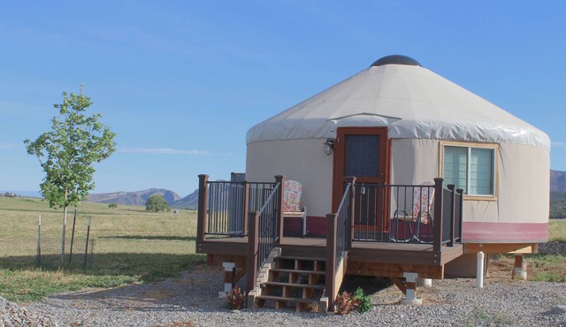 Luxury Yurt w/views & 5 min to Black Canyon National Monument!