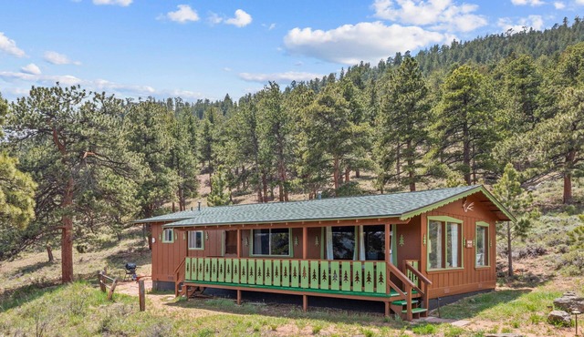 Machin's Cottage #17 3 Bedroom Cabin on edge of RMNP Pet Friendly