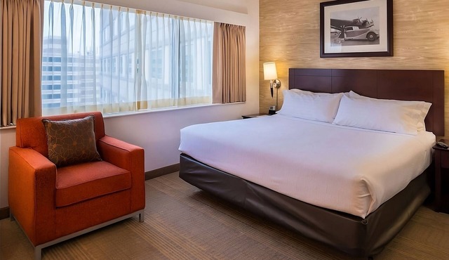 Make Your Trip More Enjoyable! Pet-friendly Property, w/Airport Shuttle Service