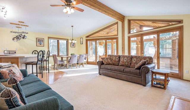 Marvelous 4-bedroom house with 5 Acres of Land 5 Minutes from Downtown Dells