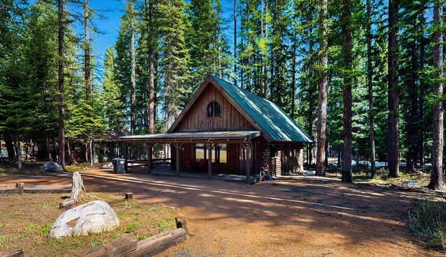 McCall Log Cabin, NearDowntown, Trailer Parking