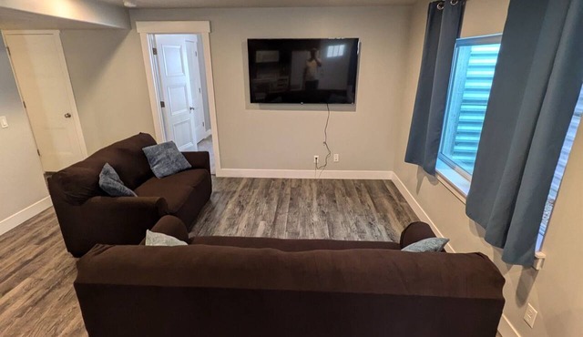 Modern 1BR by Silicon Slopes – Workspace & 65” TV