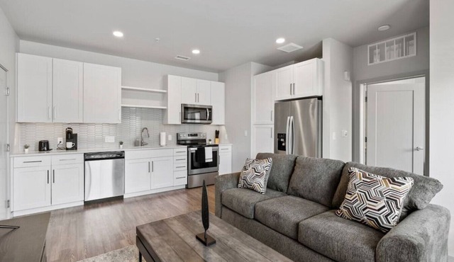 Modern 1BR Near Denver Airport!