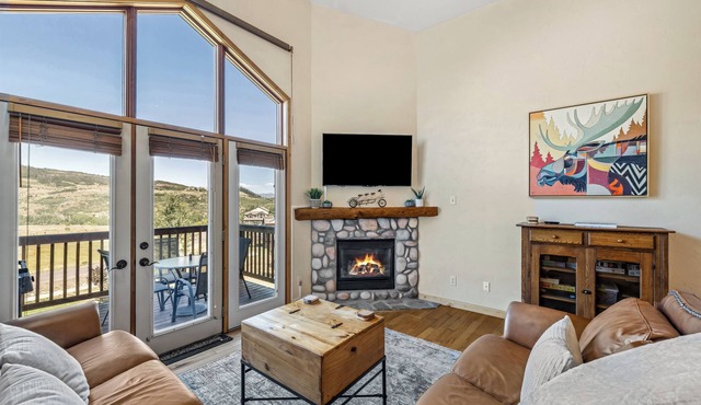 Modern 3BR Townhouse with Beautiful Views 1087