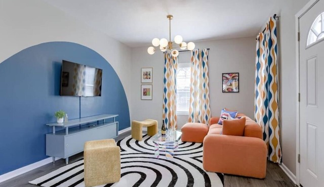 Modern 4BR Home Minutes to Downtown