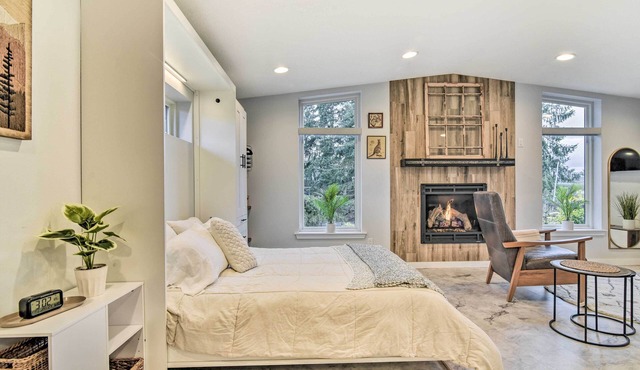 Modern Aurora Studio w/Private Patio