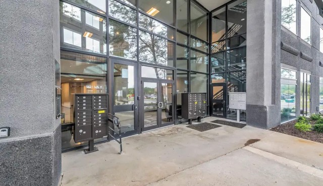 Modern Industrial Loft Near Airport High-SpeedWiFi