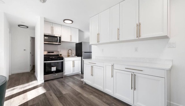 Modern Living 3 bed 2 bath 7 mins to the Beach