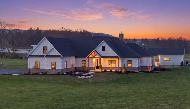 Modern Luxury Retreat w/Pool, Spa & Sunset Views