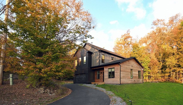 Modern Mountain View Chalet in Windham