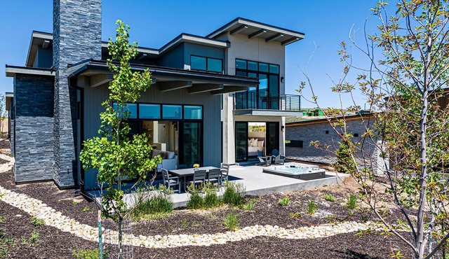 Modern Promontory Cobalt Cabin near Jordanelle Reservoir, Main Street Park City, & Ski Resorts
