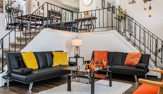 Modern Rustic Retreat | Game Room, Gym, Wet Bar, 4 TVs, Coff
