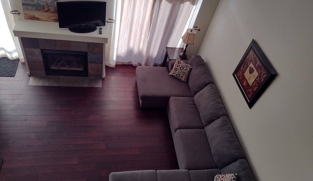 Monthly - Comfy Pet Friendly Townhome between Town and Mountain