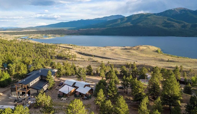 Mountain Cabin by Twin Lakes w/BBQ and Fast WiFi