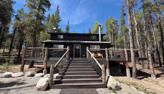 Mountain Cabin w/Hot Tub & Washer Dryer