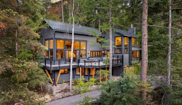 Mountain Modern on Balsam - Modern, Clean, Comfortable, Hot Tub, Private, Wooded