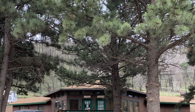Mountain Retreat - 3 bedroom Lodge located by Forbes Park & Fort Garland