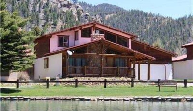 "Mountain Spirit Riverside" Prime Riverfront Cabin, In Town,1 Block to Ski!