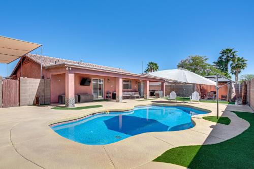 Near Golf Courses: Poolside Paradise in Yuma!