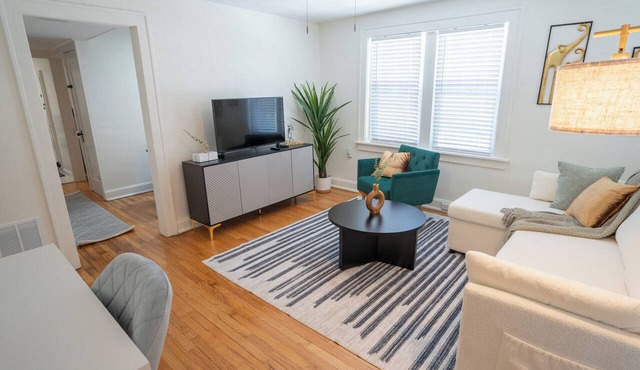 Near KU MED! Renovated Apt perfect for long stays