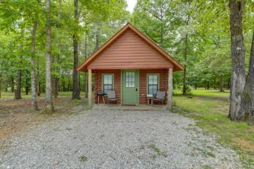 Near Trails! Ozark Mtn Hideaway w/Fire Pit, Grill