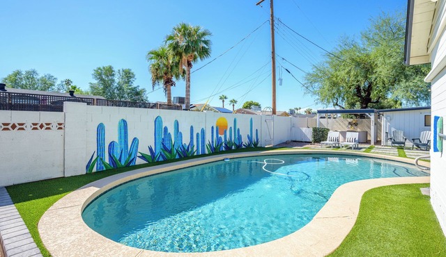 NEW Charming 4BR Retreat - Pool, Games, Fire Pit