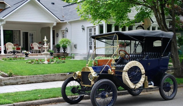 New Cottage walking distance to town & Lake complimentary ride in a 1911 Model T