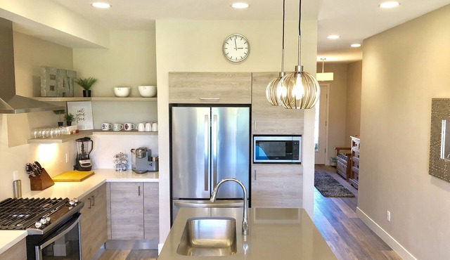 NEW Modern 3 Story Townhouse with Mountain & Golf Course Views in Eagle County