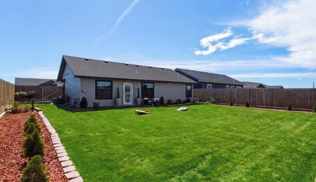 New Modern Escape in Garden City-Spacious & Stylish