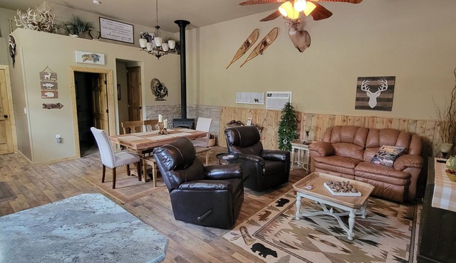 Newly remodeled guest house close to a lot of the Black Hills main attractions!