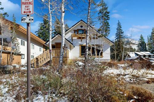 Newly remodeled ski-in - ski-out cabin with washer & dryer new kitchen - walk to lifts