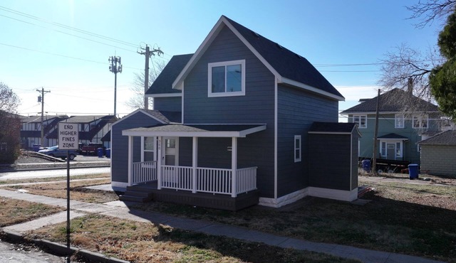 Newly Renovated 4BR Home; Sleeps 8; Quiet; Short & Long Stays