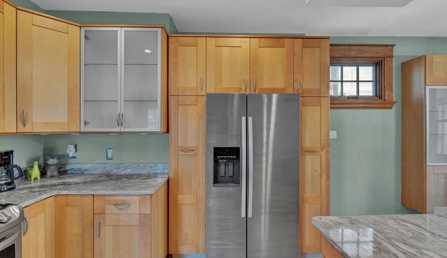 Oakley Square 3br Charmer - Total Walkability 3 Bedroom Home by RedAwning