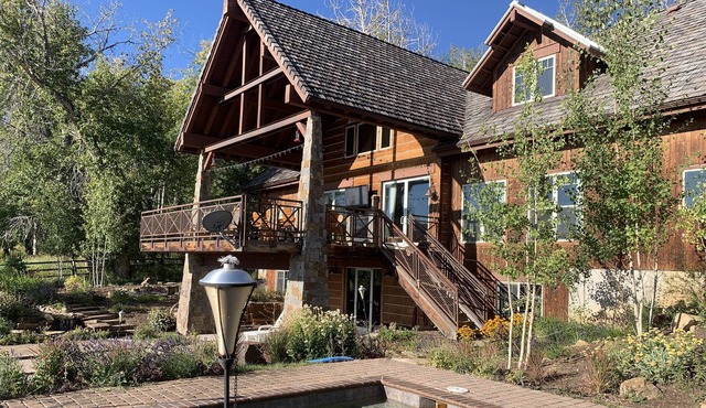 One of a Kind, Perfect Retreat, 750 acres of private fishing, hiking and more