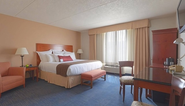 One Unit | Pool Access | Free Breakfast