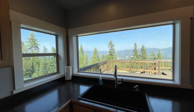Panoramic Mountain View Loft