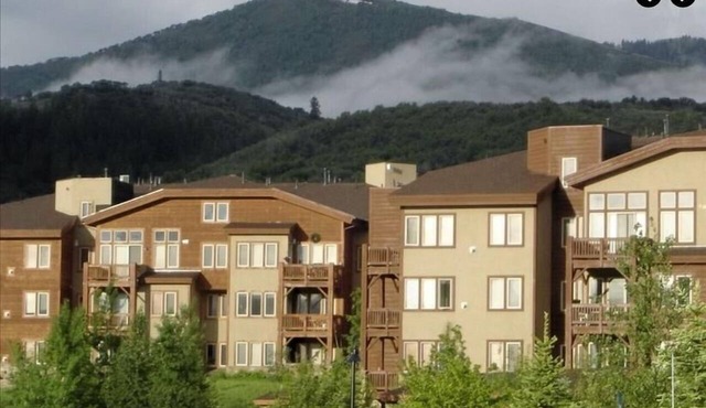 Park City Condo Newly Remodeled With Pool/Hot Tub And Secure Garage Parking