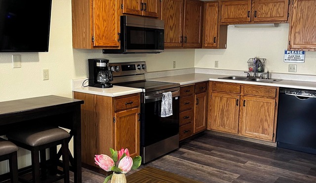 ParkWay Yellowstone Guest House Yellowstone Riverside studio #6