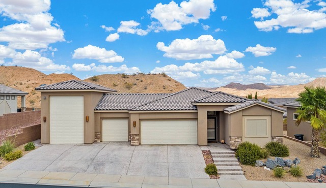 Paws & Putts Oasis – Pool, Pets + RV Garage