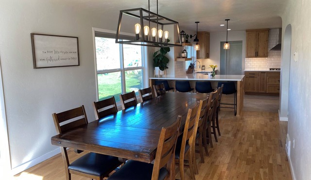 Peaceful 4 bed 2.5 bath home, easy access to Autzen Stadium, Hayward Field & UO. in Springfield