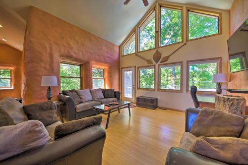 Peaceful Custom Carbondale Home w/Deck, Near SIU!