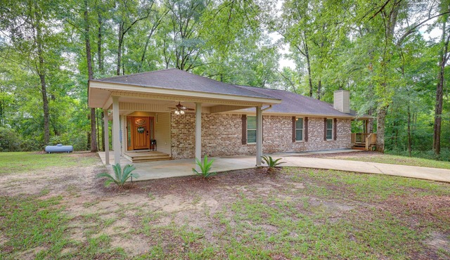 Peaceful Lucedale Hideaway on Private Acerage!