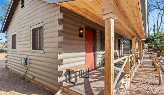 Peaceful Mountain Cabins with Modern Amenities Near Garden of the Gods, Colorado Springs CO