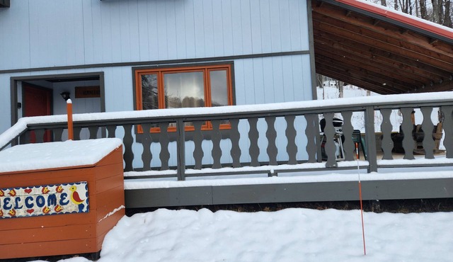 Peaceful Updated Chalet across street from Ski Brule -Right Side