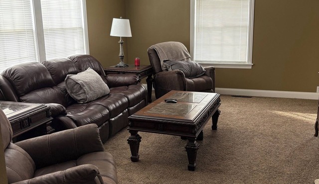 Perfect 2-bedroom house with AC in lovely Erie