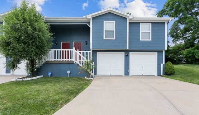 Perfect 3 BR Home in North KC near the Airport!