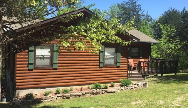 Perfect Lakefront Cabin On Table Rock With Hot Tub and WiFi