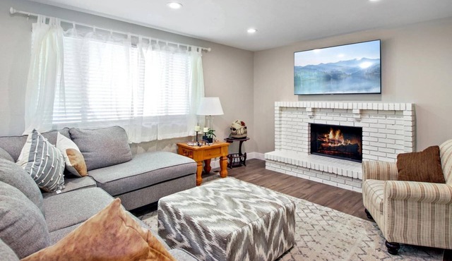Perfect Weekend Retreat - "Double Lodge" has 2 kitchens, Free Ski Rental, game room, sleeps 13